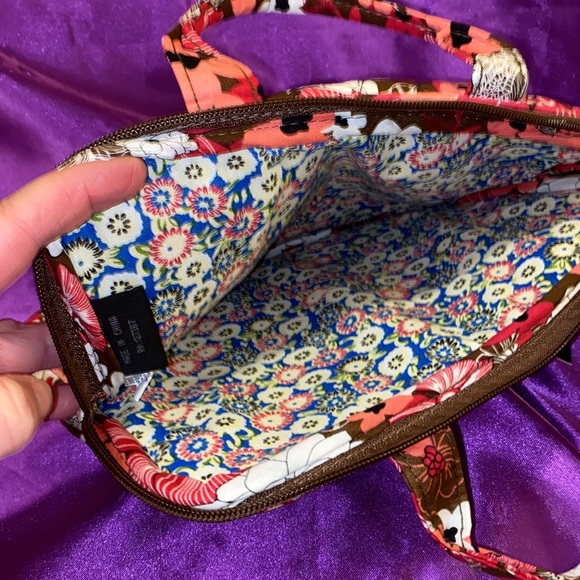 IPad Case. Two handles with a flower design. - Picture 6 of 6